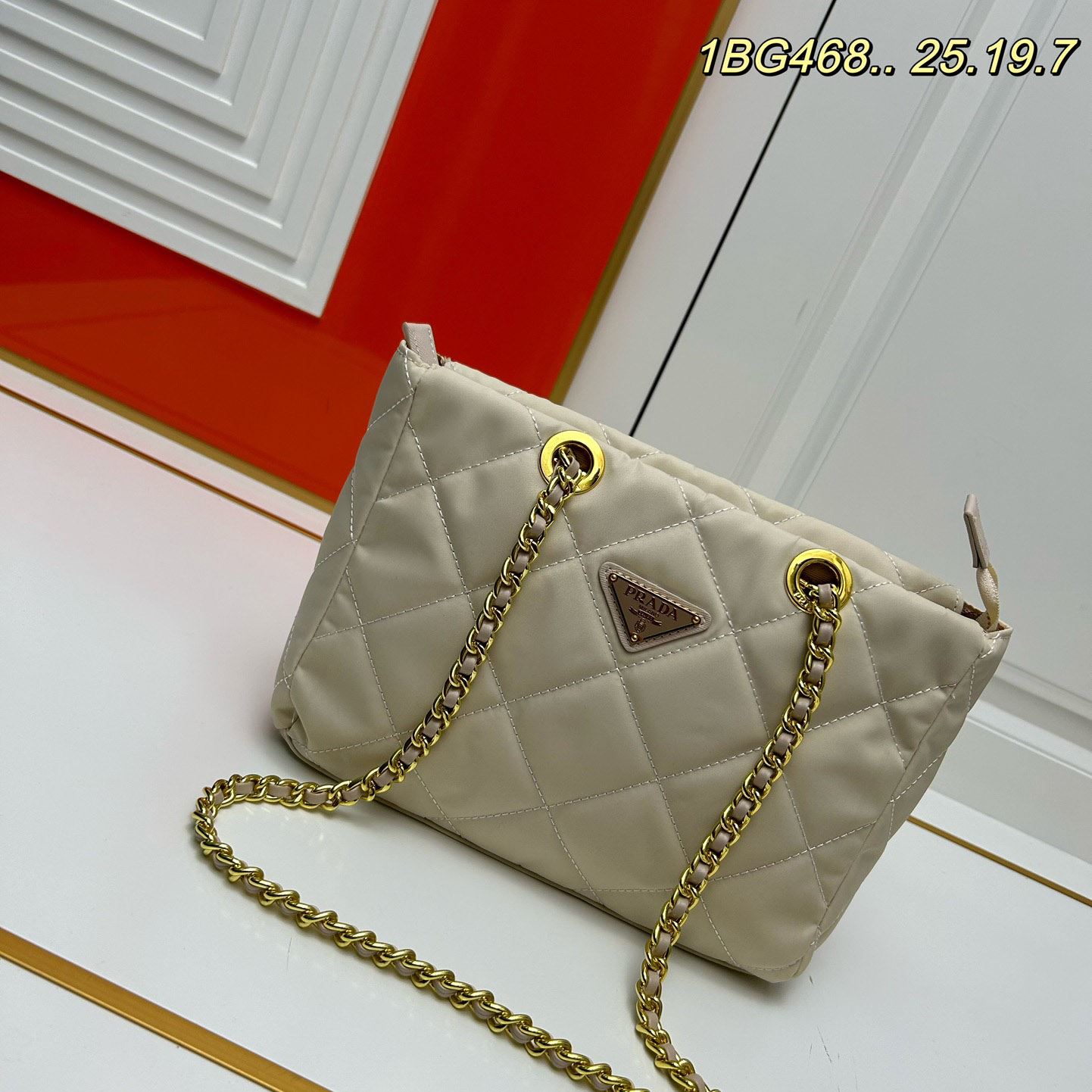Pra*a shopping bags